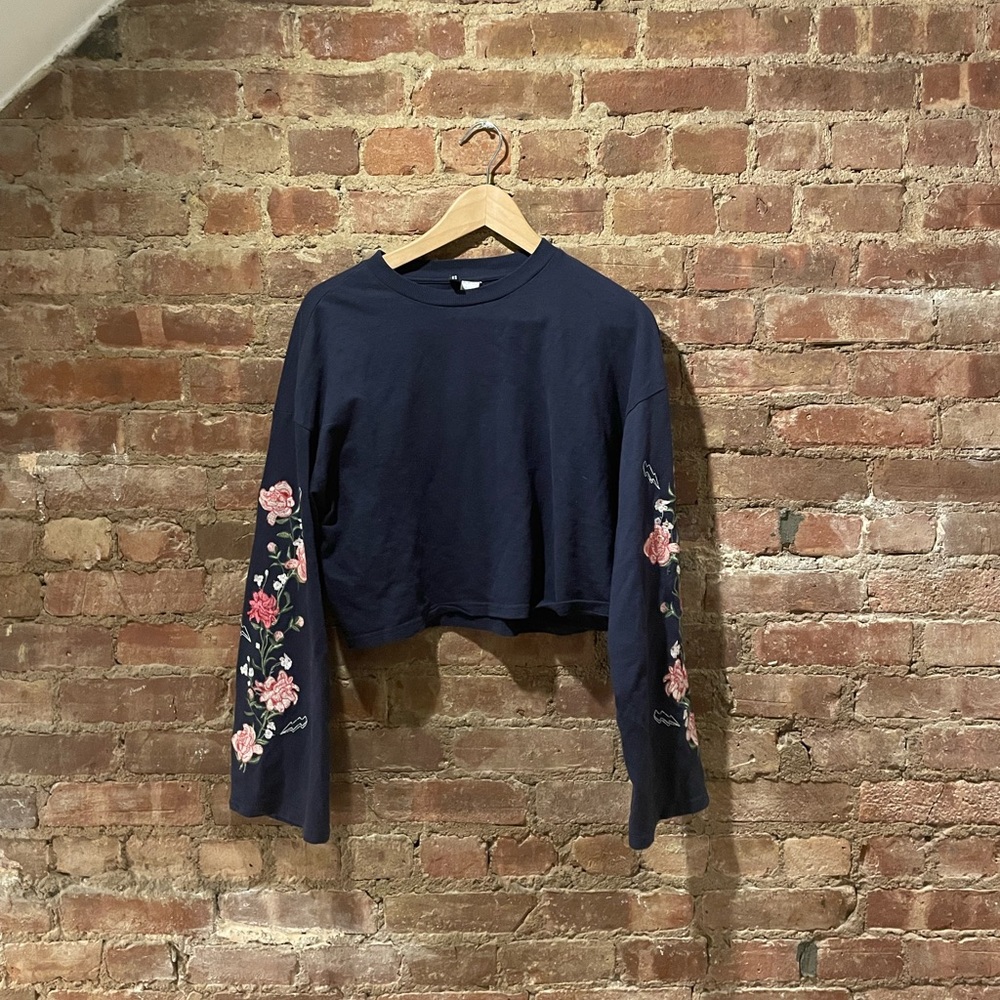 H&M bell sleeve embroidered crop top
